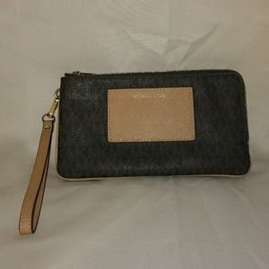 Michael Kors wallet/clutch